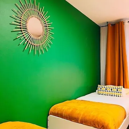 Lumineux, Calme, Parking & Tram Apartment *